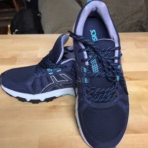 New womens asics size 9 like new